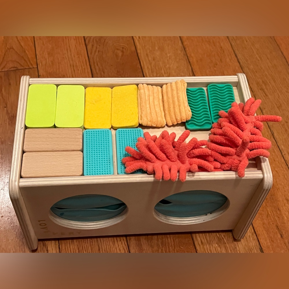Lovevery Montessori Sensory Box Analyst Play Kit Tactile